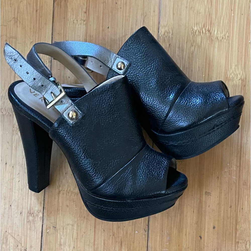 Black leather versilia peep toe heeled clogs